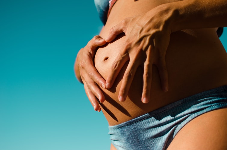 Cum prevenim şi cum tratăm vergeturile în sarcină