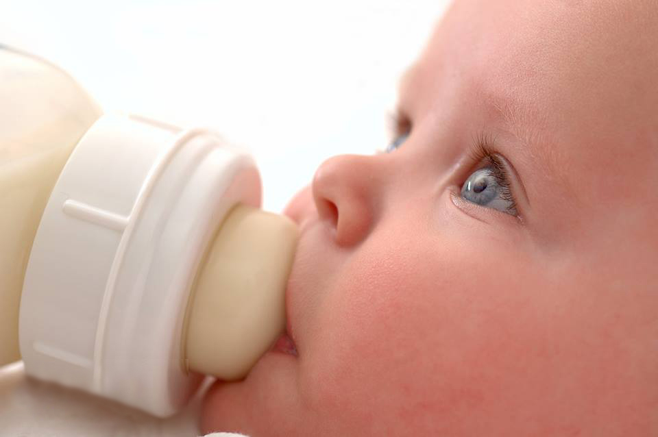 Cum se extrage si cum se pastreaza laptele matern (4)