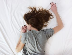 Cum să dormi cinci minute în plus în weekend - mic ghid pentru mămici