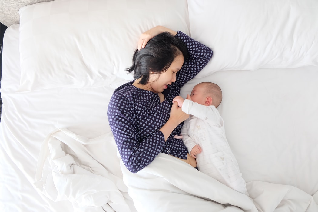 Cum calmezi bebeluşul: cinci metode la care nu te-ai fi gândit